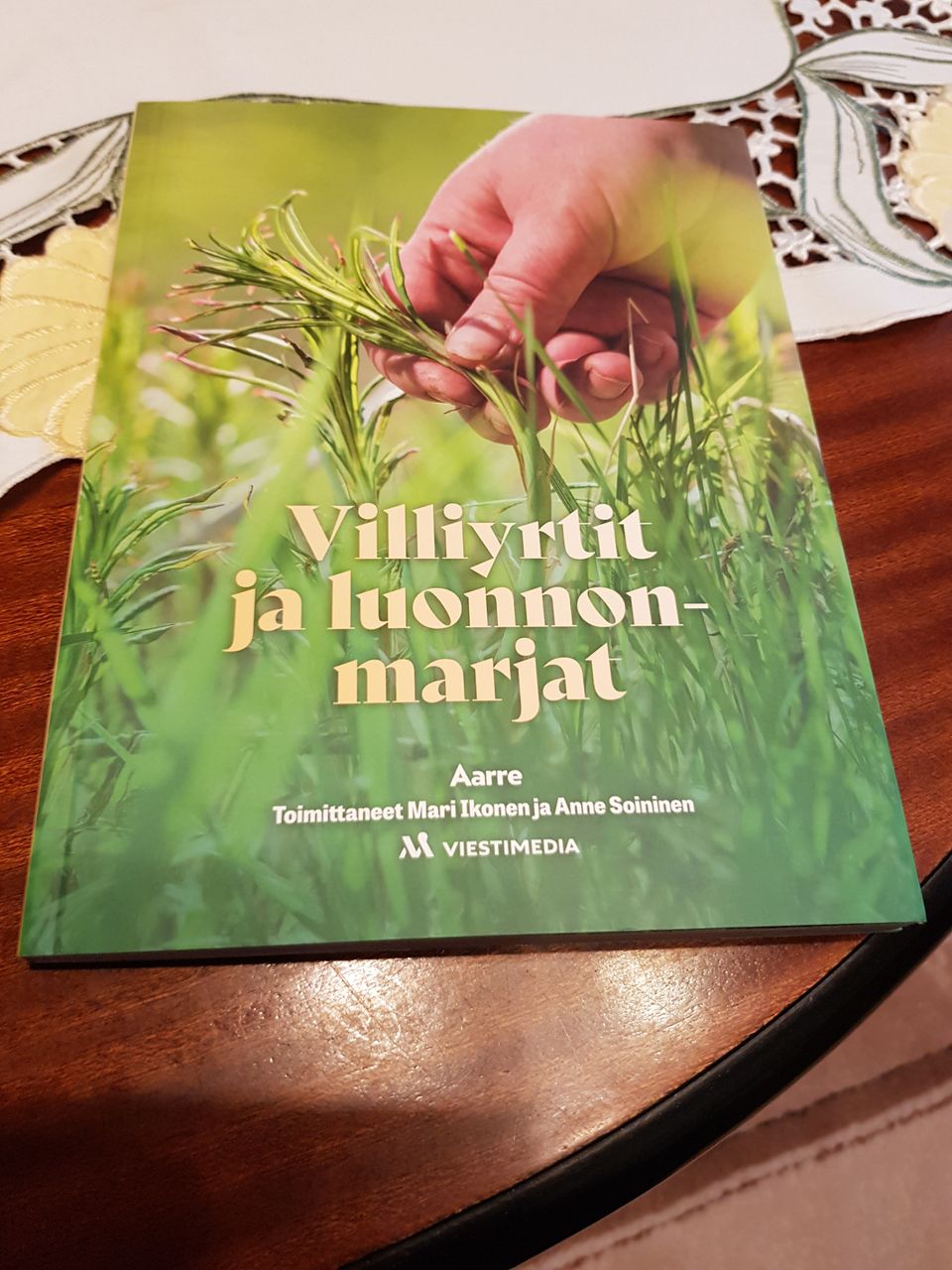 Villiyrtit ja luonnonmarjat. Mari Ikonen ym.