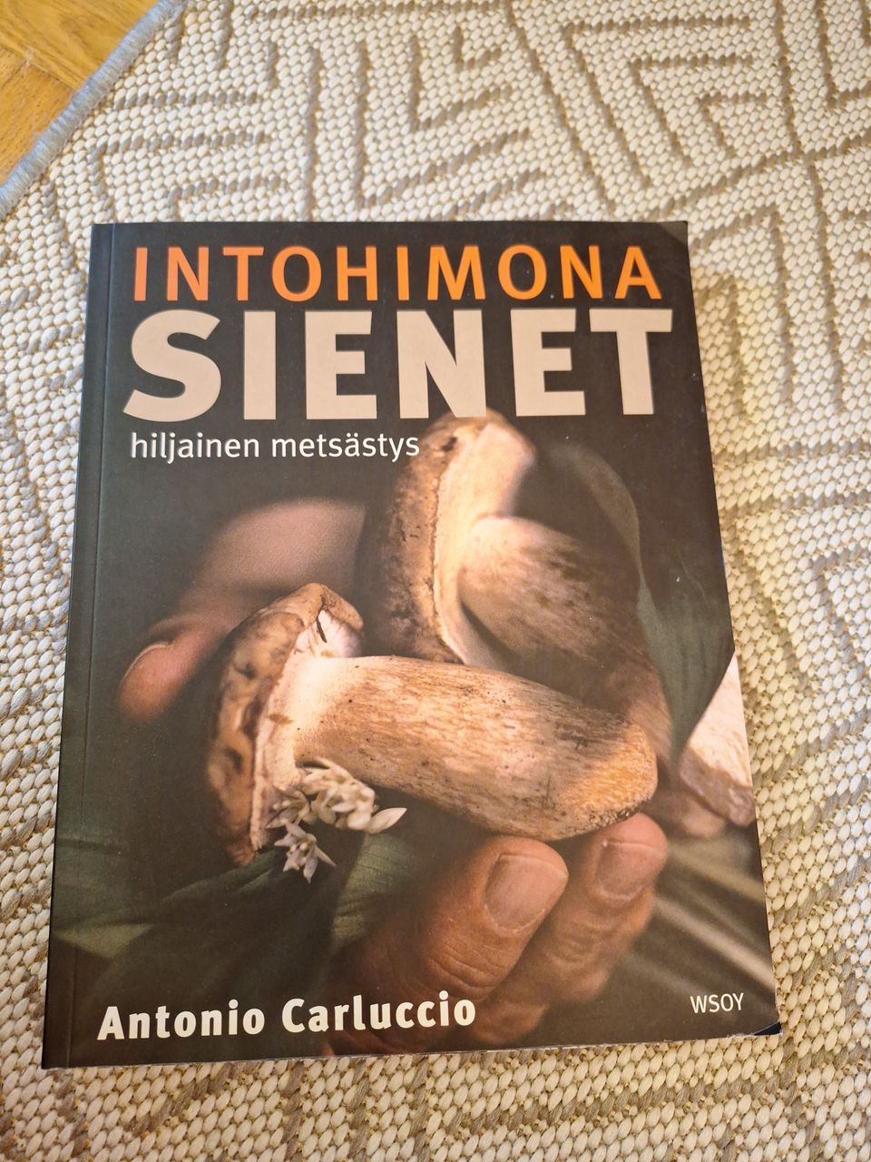 Intohimona sienet kirja/ Sieni kirja