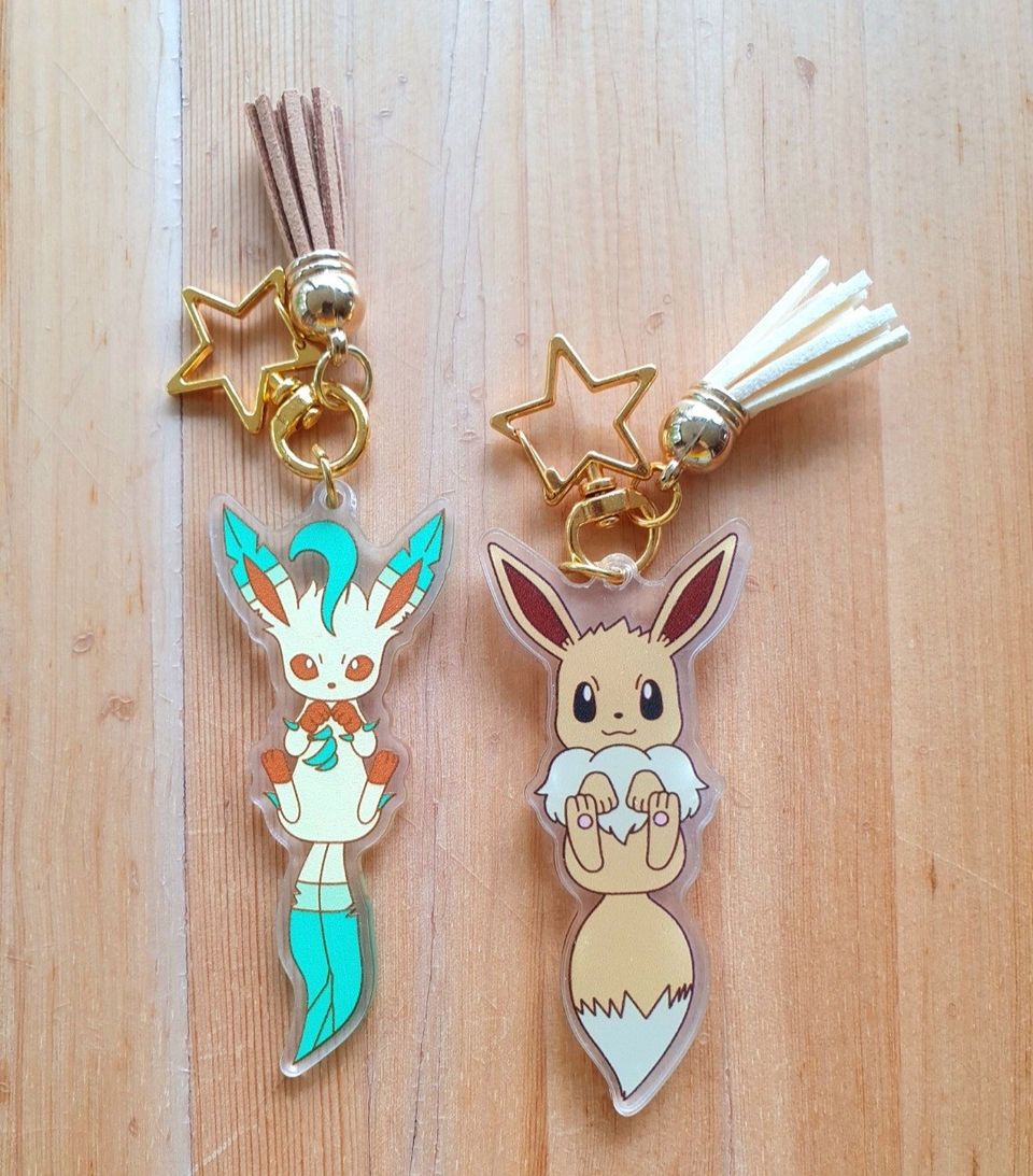 Leafeon- ja Eevee-avaimenperät