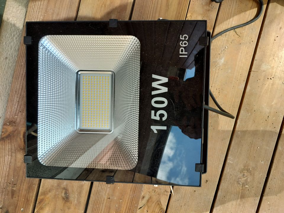 Myydään 150W LED ulkovalo