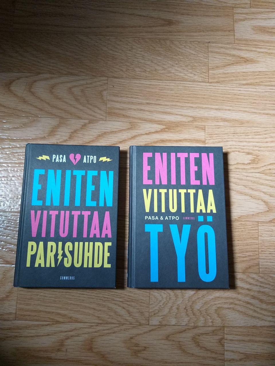 Eniten vituttaa -kirjat 2 kpl