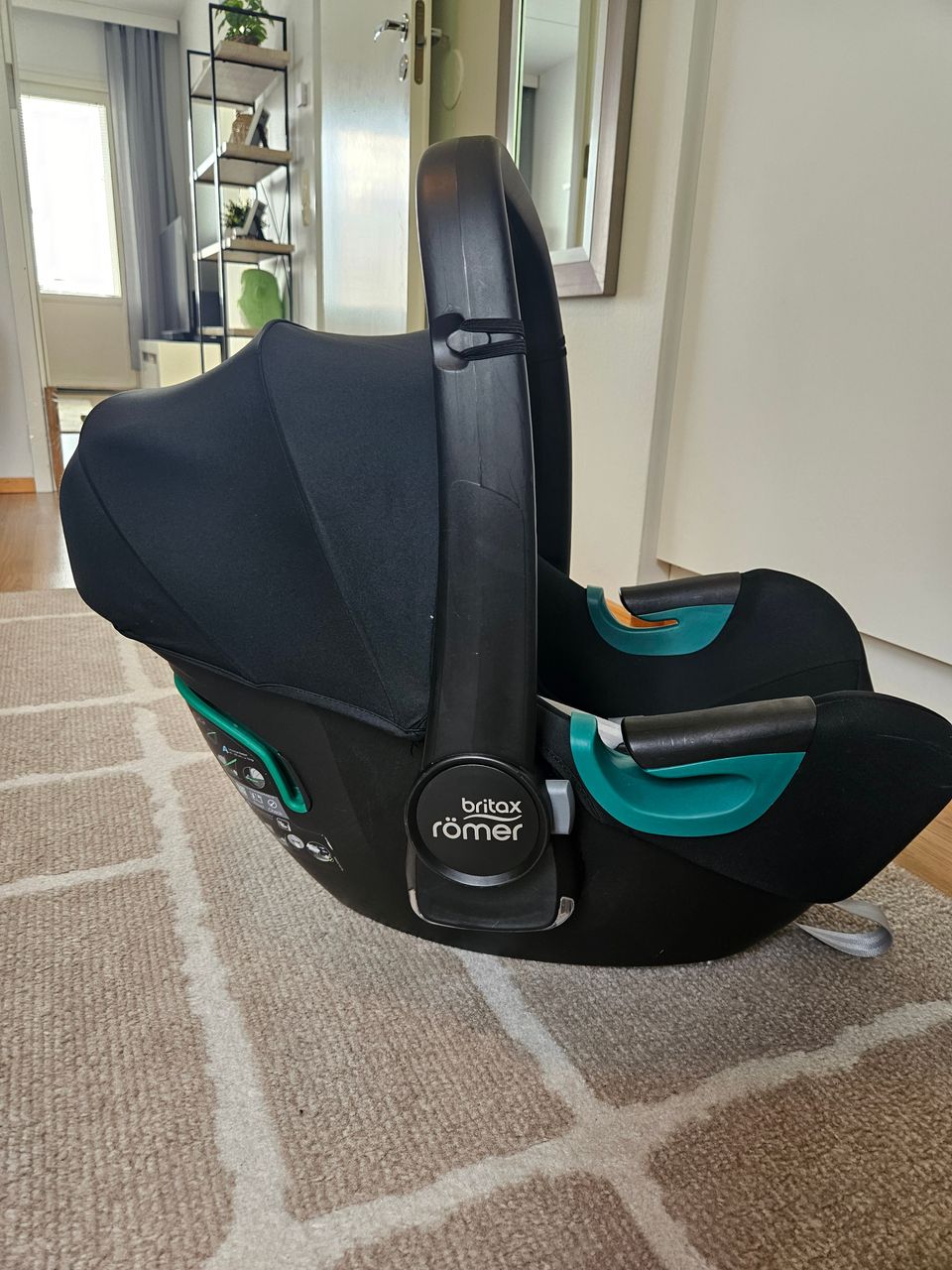 Britax Baby-safe iSENSE turvakaukalo