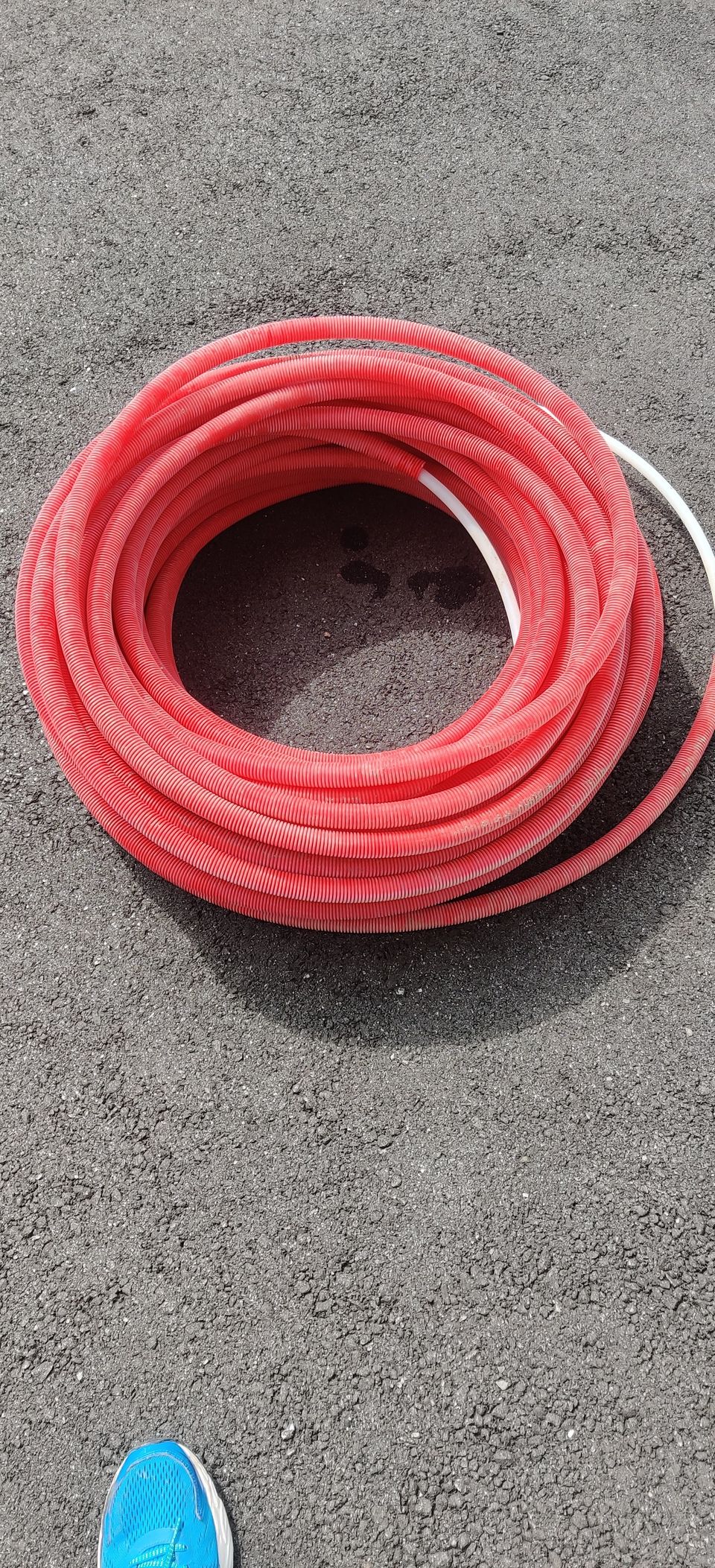 15 mm pex vesijohto putki ja suojaputki 80m + 28m