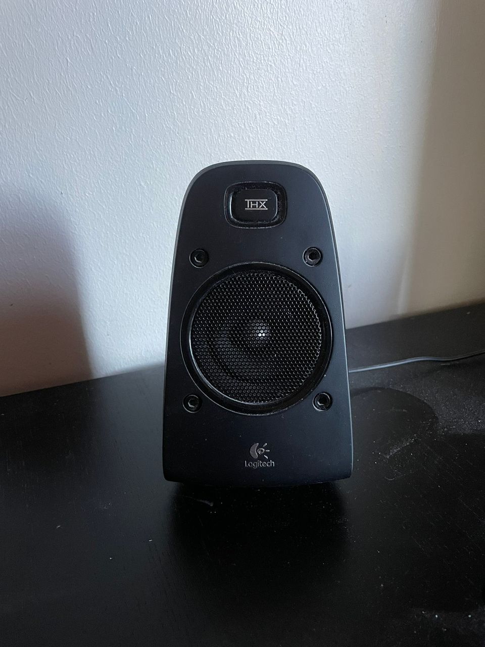 Logitech thx kaiuittimet + basso