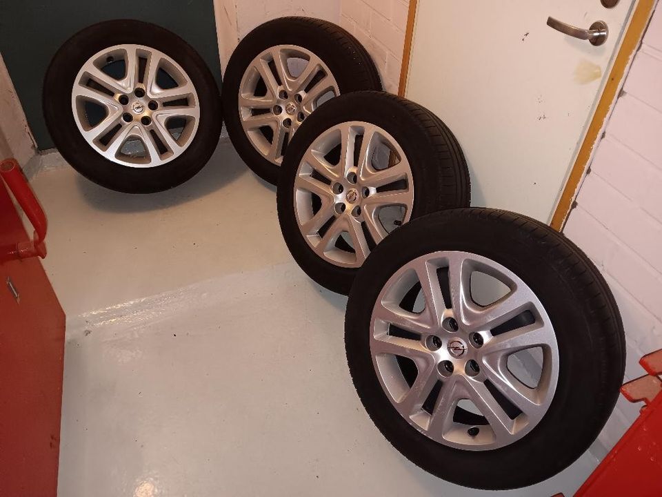 Opel 16" peltivanteet pölykapseleilla