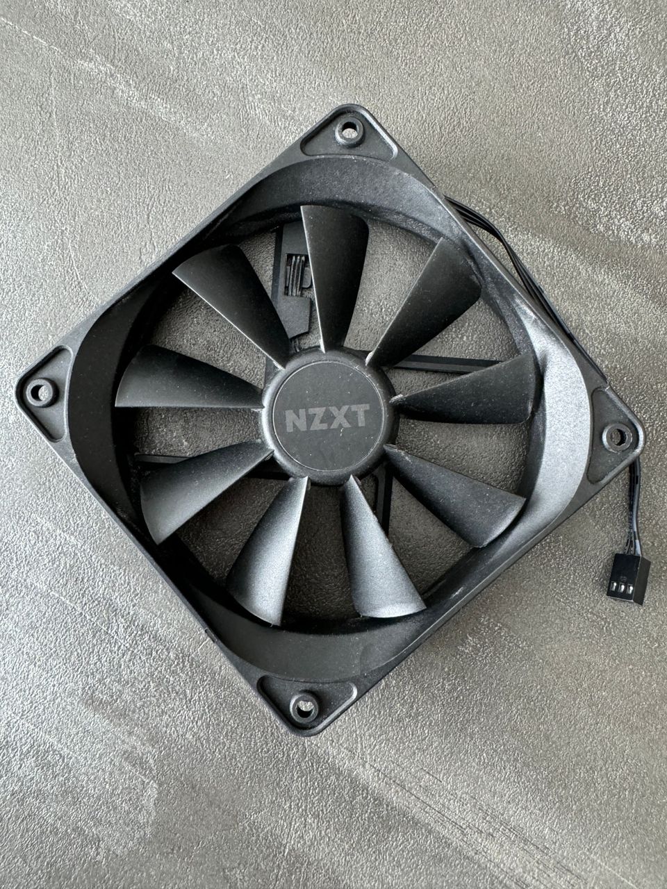 NZXT tuuletin 120mm, tietokoneen tuuletin