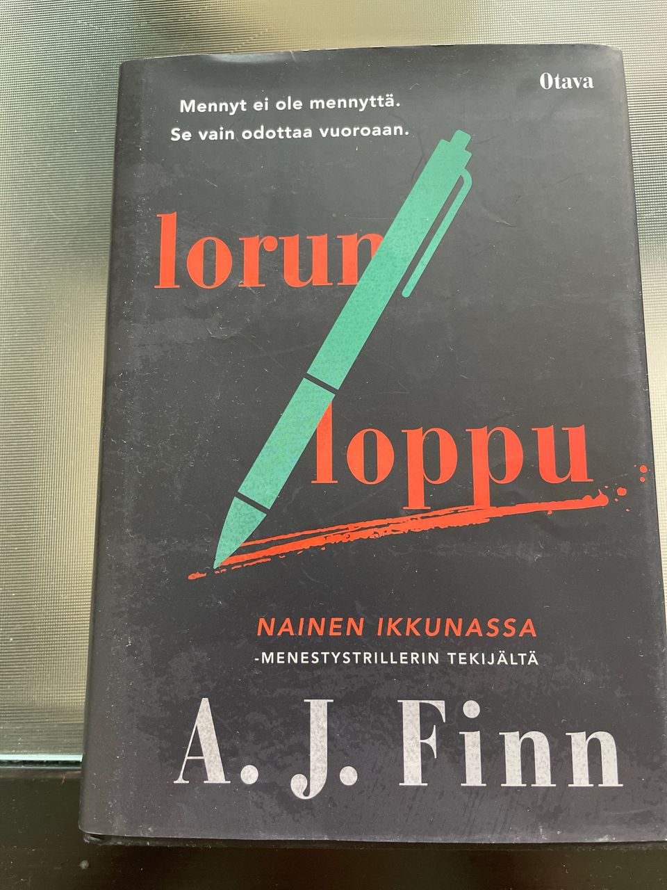 Lorun loppu, A.J. FINN