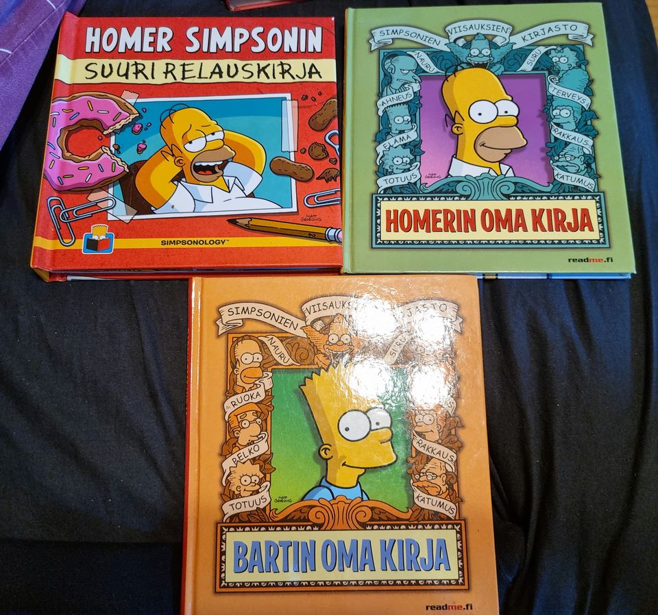 3kpl Simpsons-kirjoja