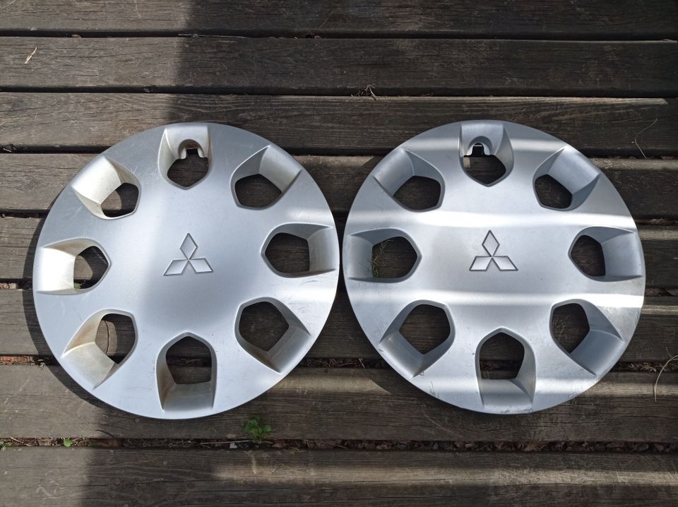 Mitsubishi 15" pölykapselit 2kpl