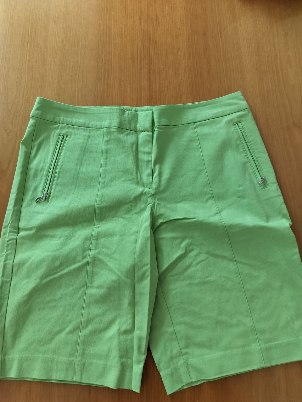 Izod naisten golfshortsit