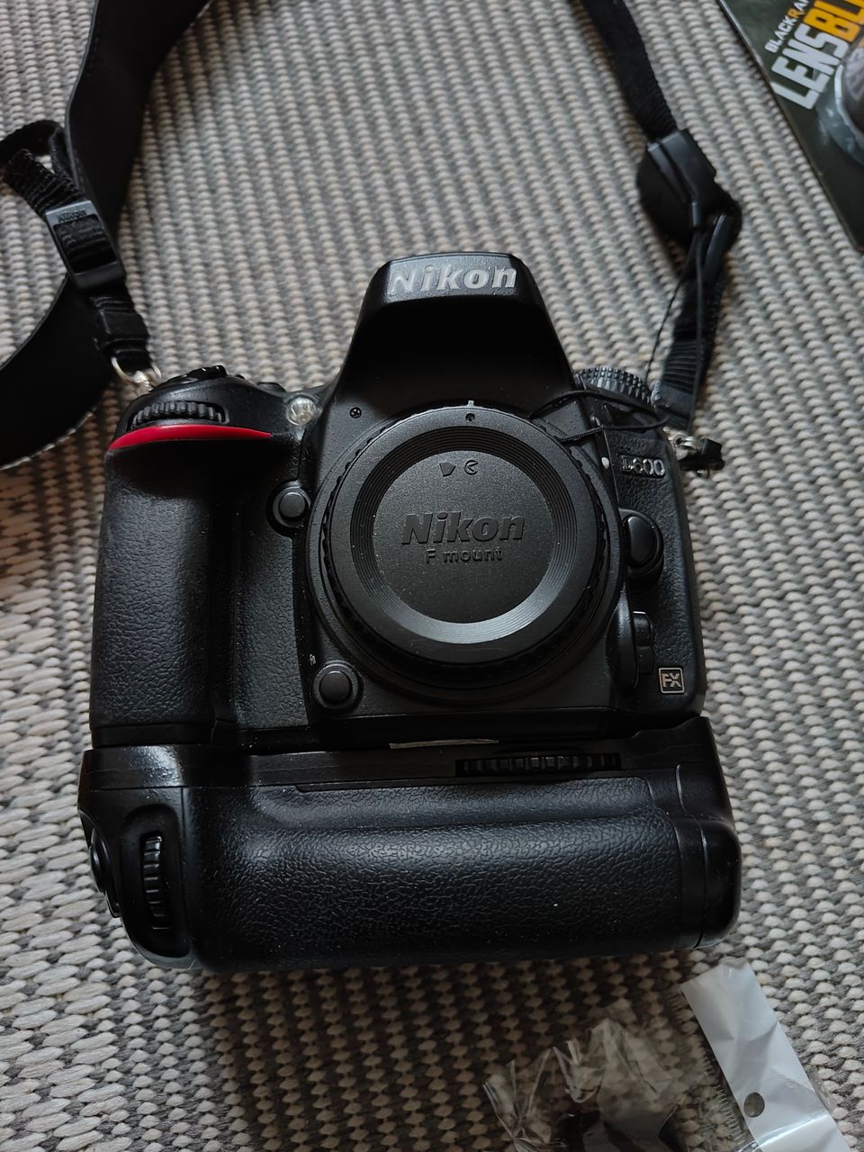 Nikon d600 + kahva + 2 akkua + wifi+silmäkupit