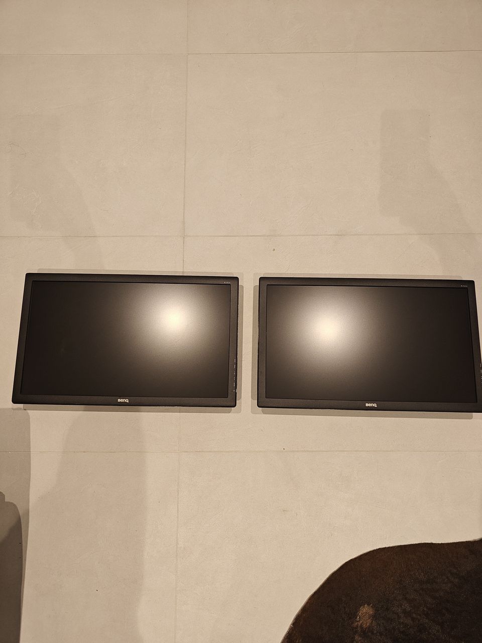 2 x Benq GL2450-T näytöt