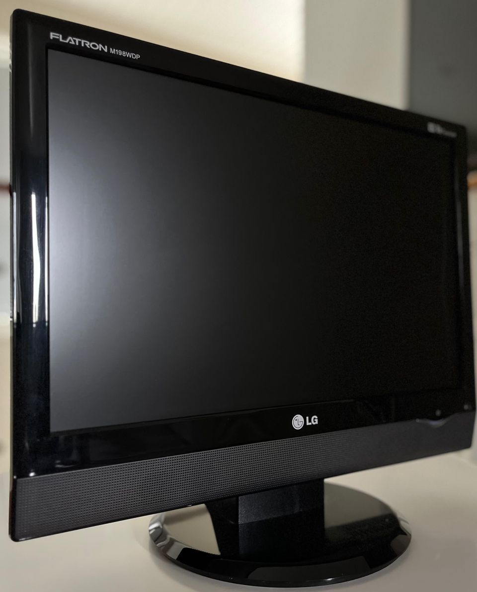 LG Flatron M198WDP -monitori/TV