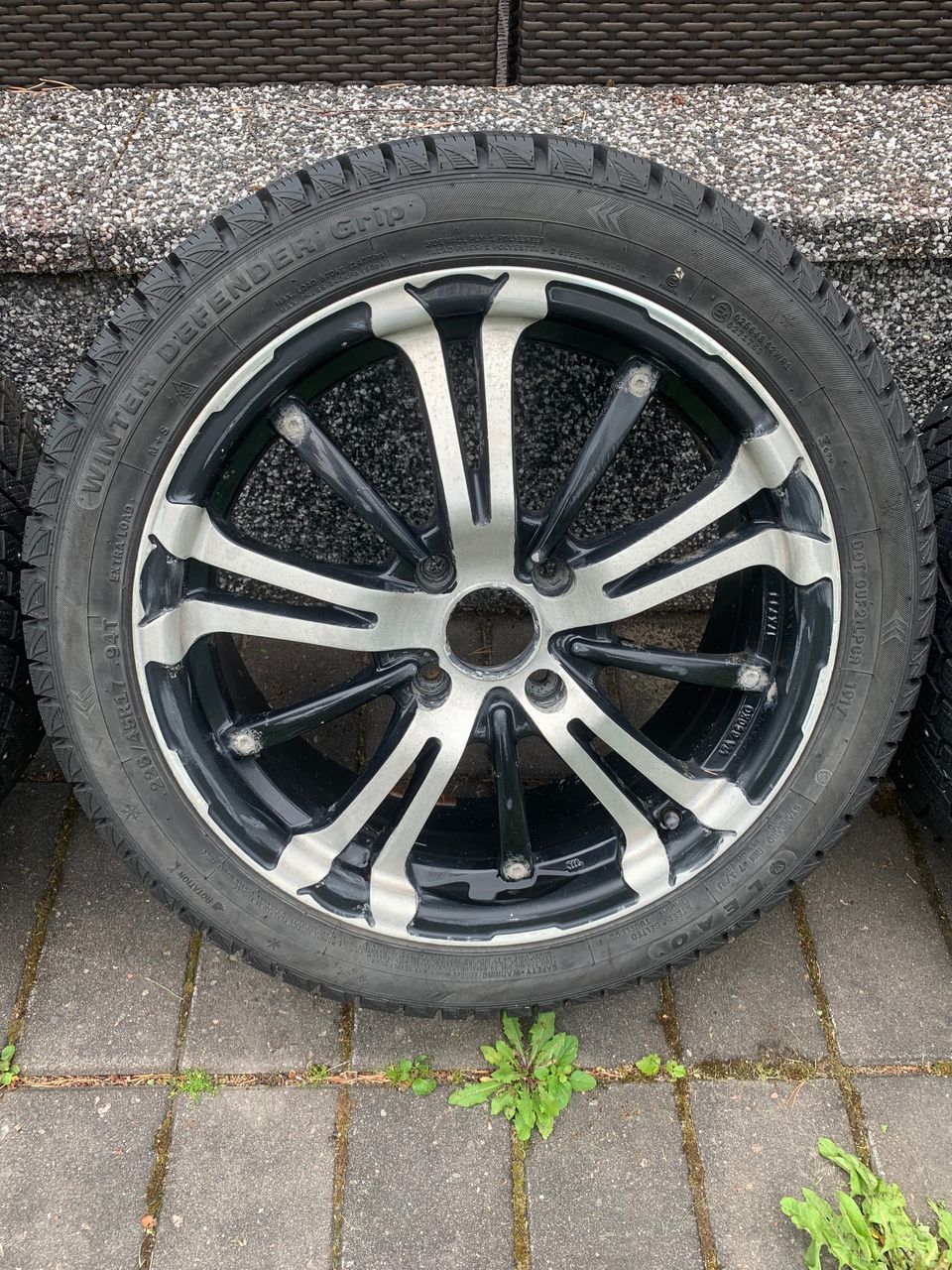 Volvon/Nissanin 17” vanteet ja renkaat