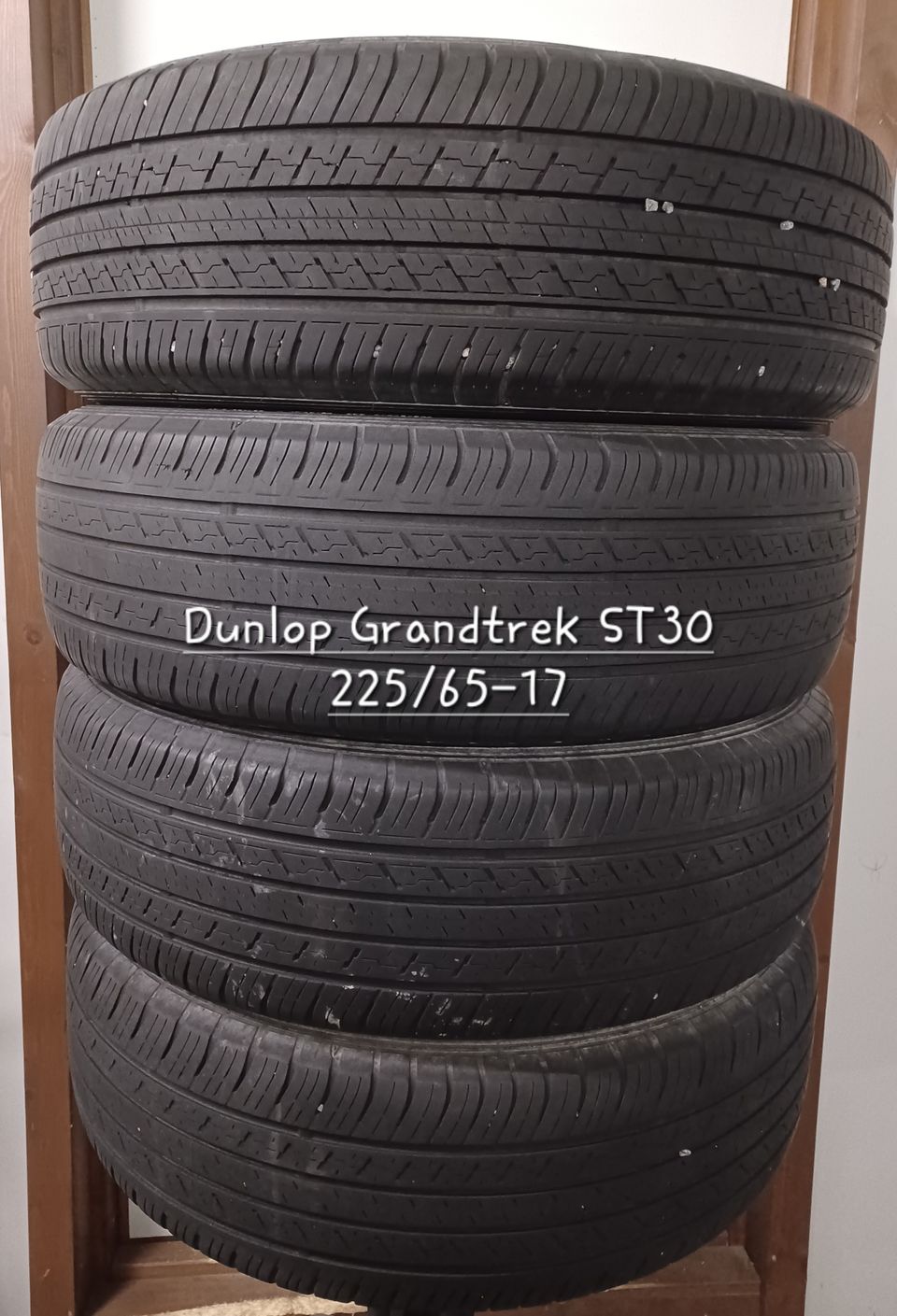 225/65-17 Dunlop Grandtrek ST30