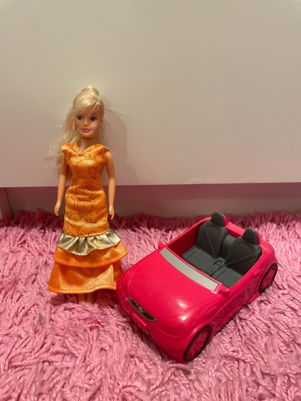 Barbie nukke ja auto setti 8e