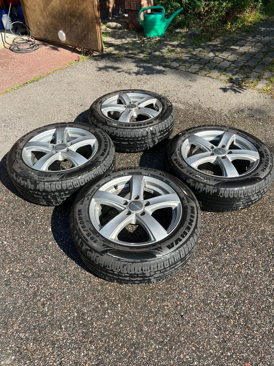 16” 5x112 vanteet kesärenkailla.