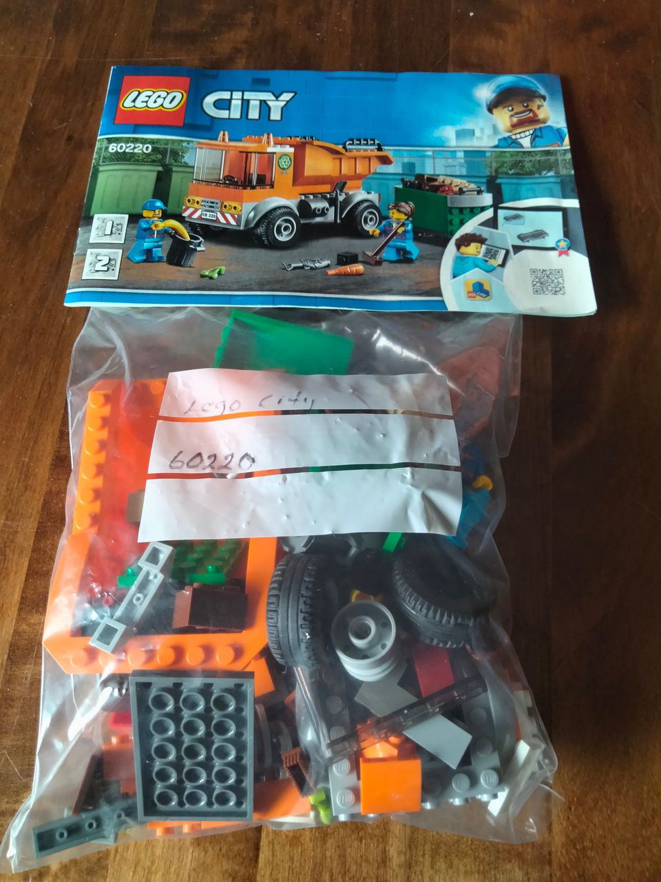 Lego City 60220 Roska-auto