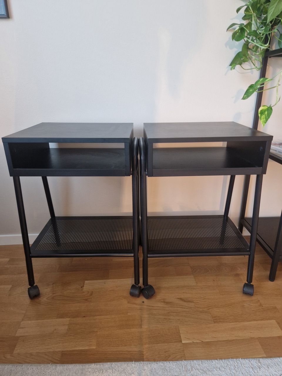 2kpl Ikea Setskog yöpöytä / sivupöytä