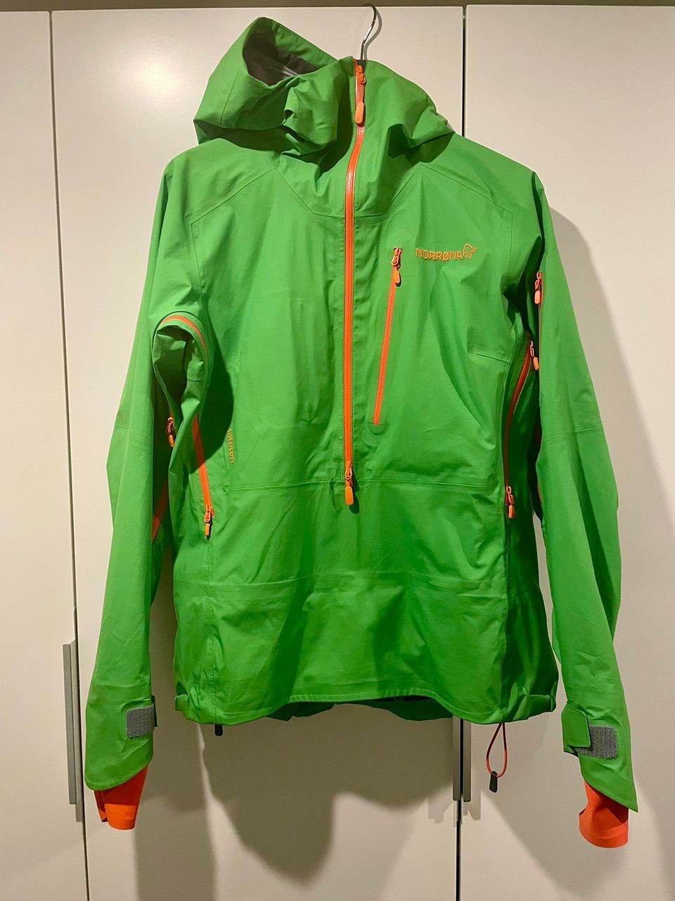 NORRØNA LOFOTEN GORE-TEX ACTIVE ANORAK (W) Jungle Fever