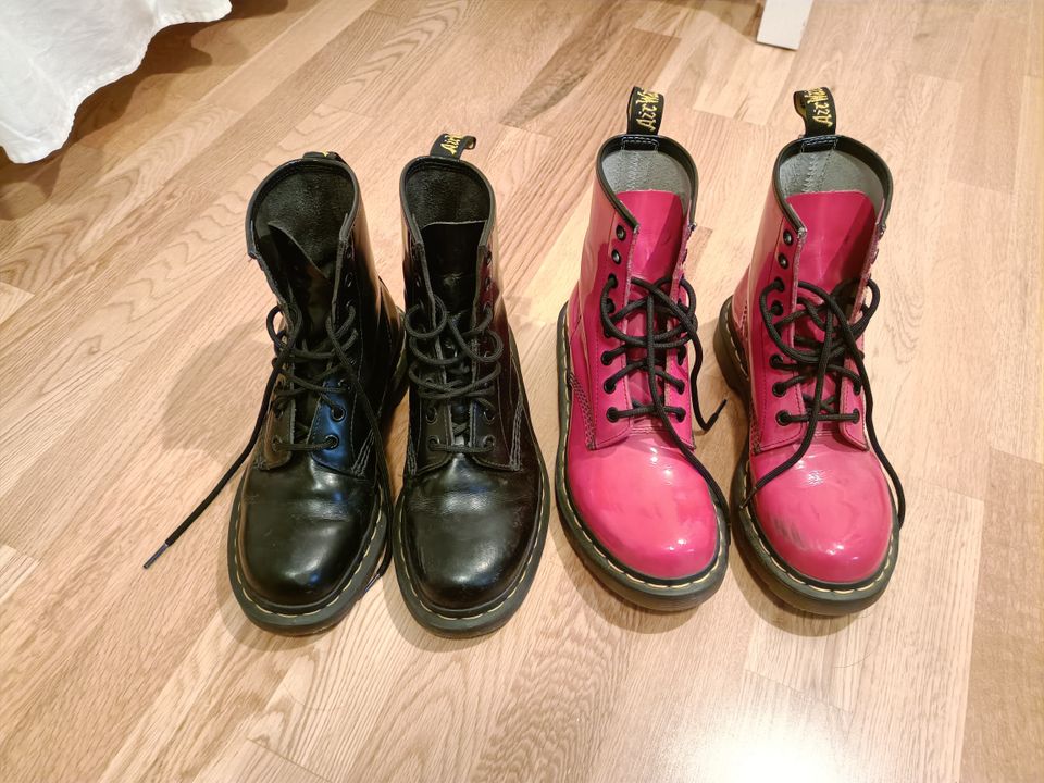 Dr. Martens 38 Mustat + Punaiset