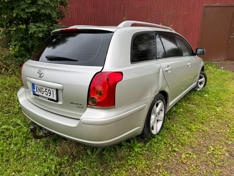 Toyota Avensis T25 osina