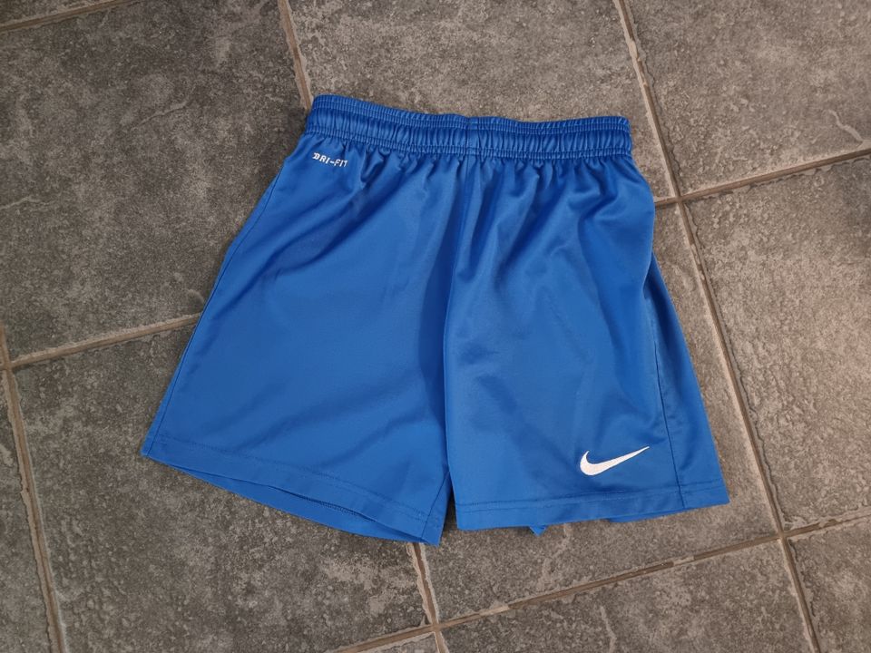 Nike Dri-Fit shortsit, koko 137/147, hyvä kunto!