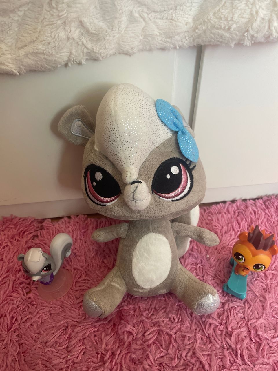 Littlest Pet Shop LPS pehmo ja 2 figuuria setti 10e