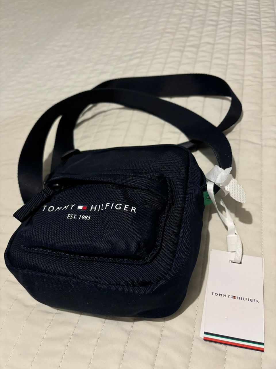 Tommy Hilfiger kameralaukku UUSI