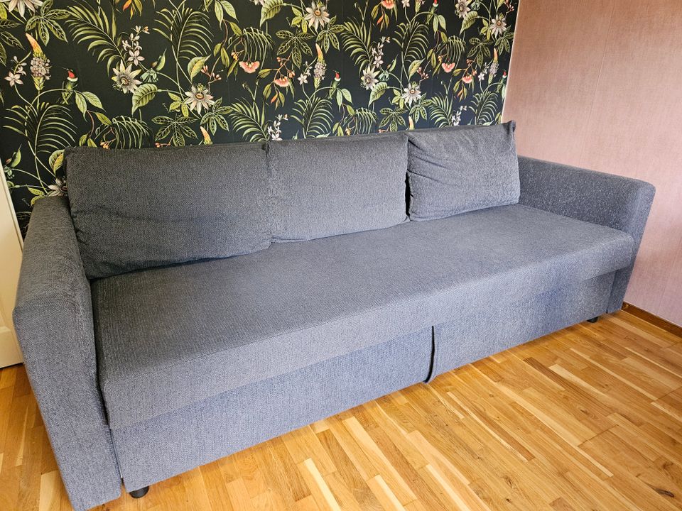 istuttava vuodesohva: Ikea Friheten 3 seater grey sofa cum bed
