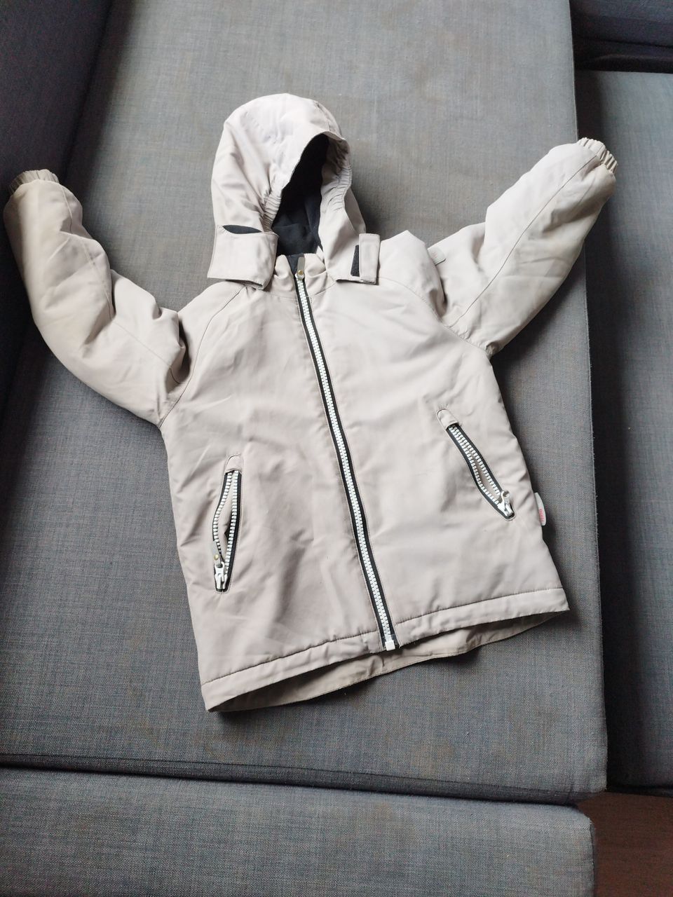 Good winter jacket. Clean, no pets, no smoking