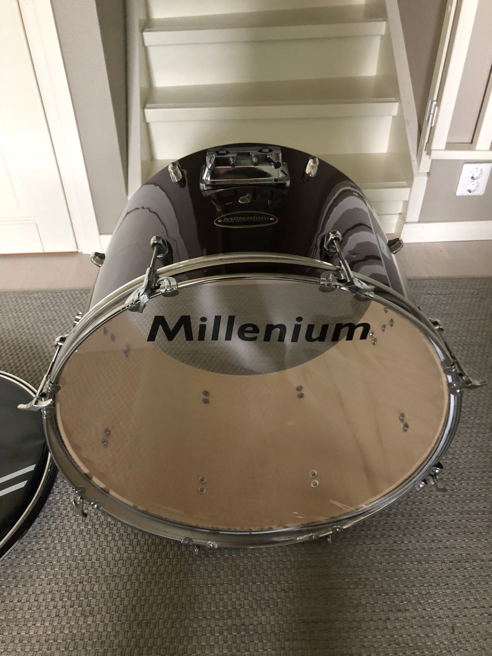 Millenium bassorumpu 22” x 16”