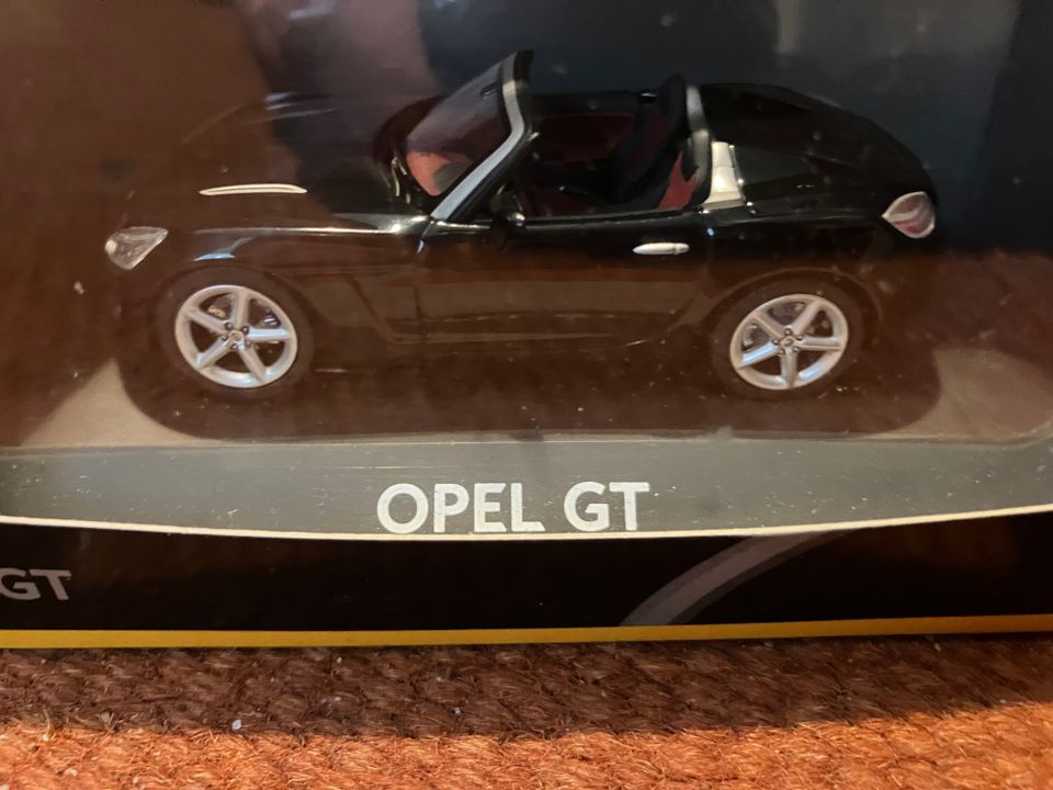 Opel GT pienoismalli 1:43