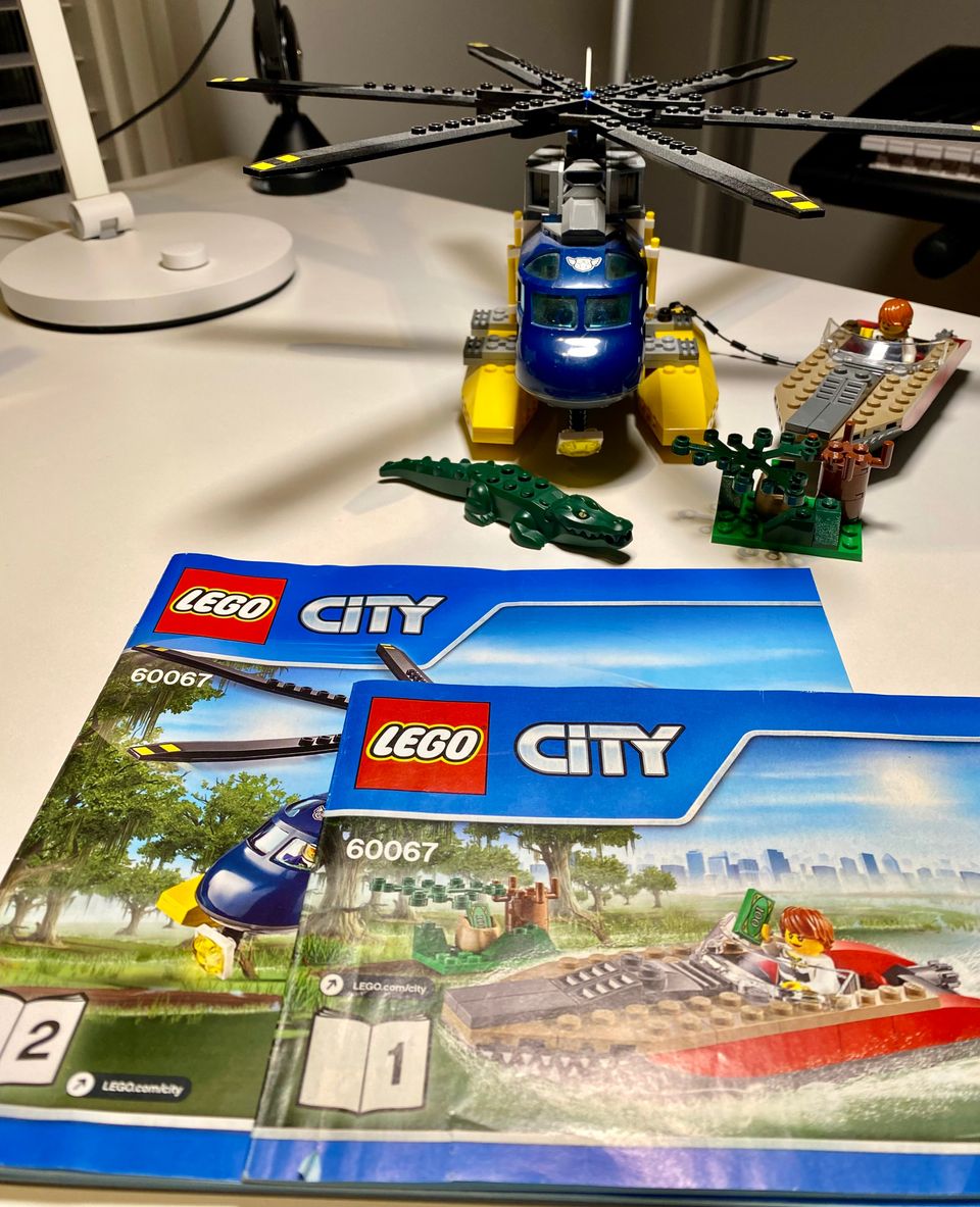 Lego City 60067, Takaa-ajo helikopterilla