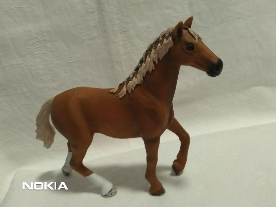 SCHLEICH ENGLANTILAINEN TÄYSVERINEN HEVONEN TAMMA 2016 UUDENVEROINEN!