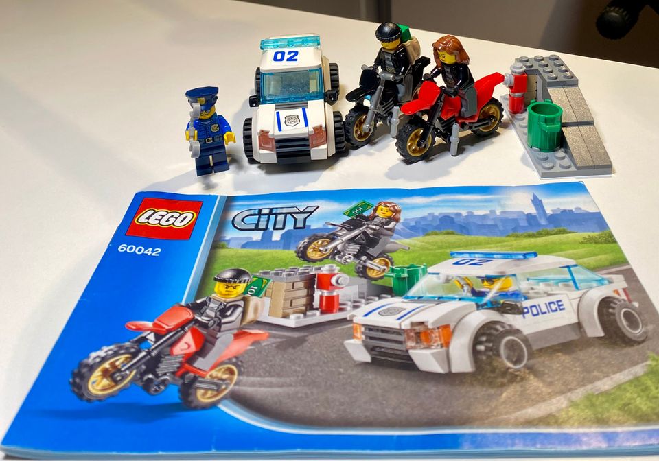 Lego City 60042, Rosvon takaa-ajo