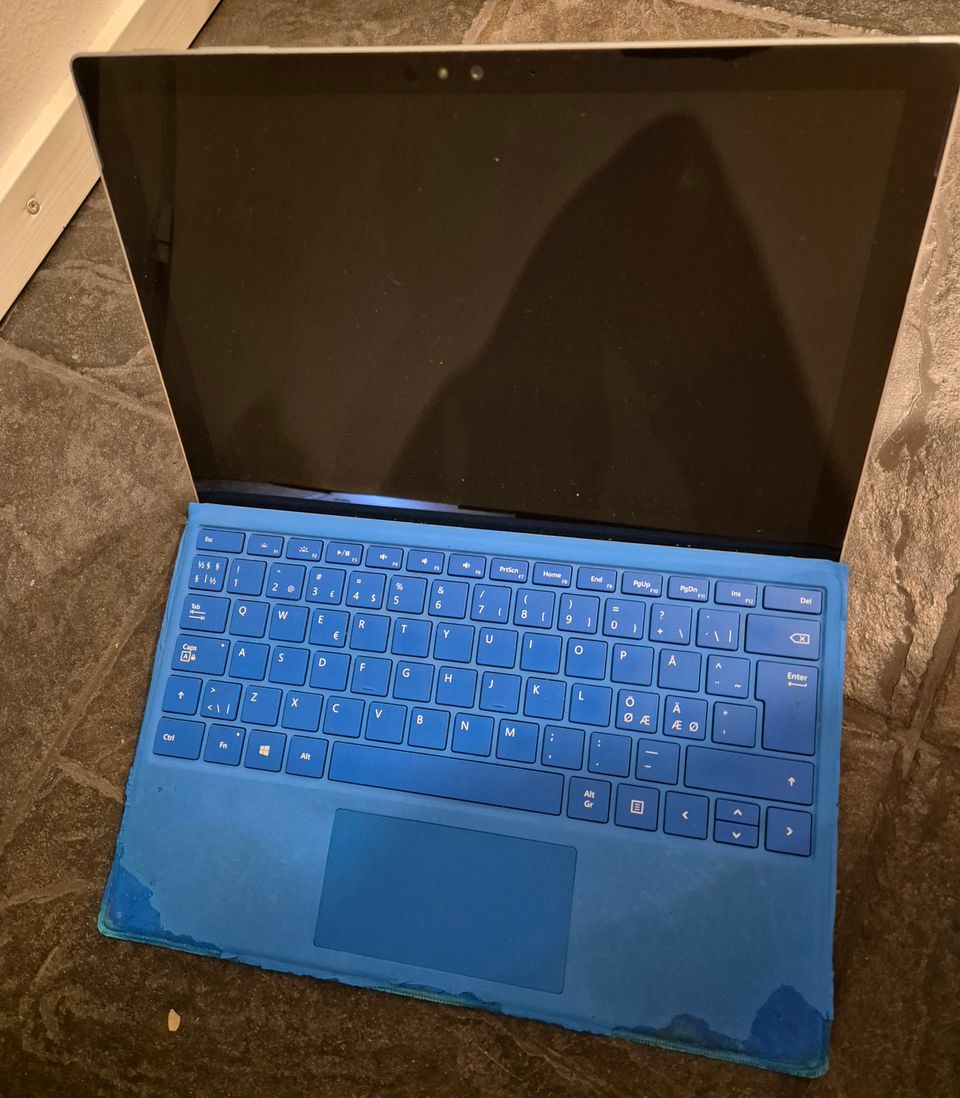 Microsoft Surface Pro 4, 8GB RAM 250GB