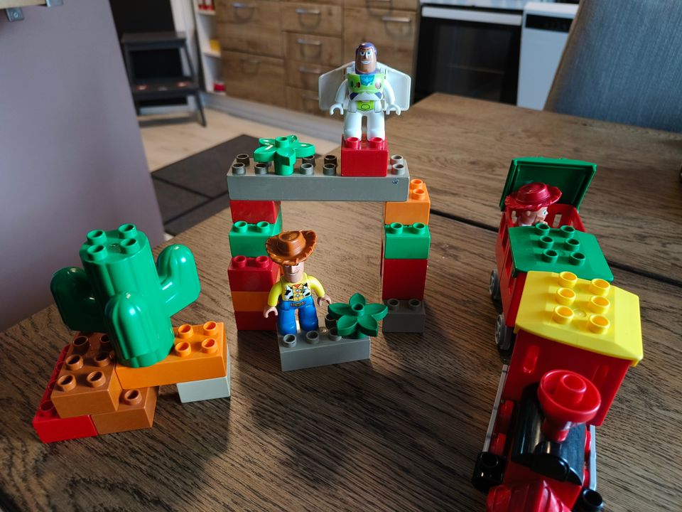 Duplo train chase