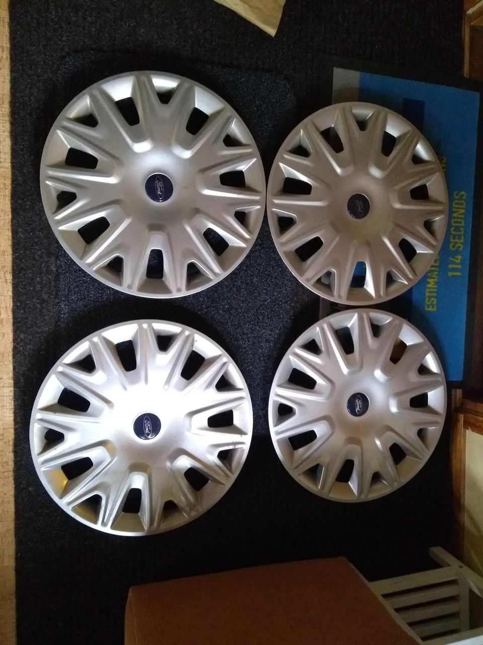 Pölykapselit 16" Ford 4kpl