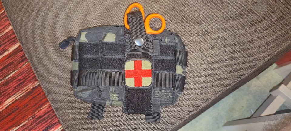 Black Camo Molle-tasku + sakset