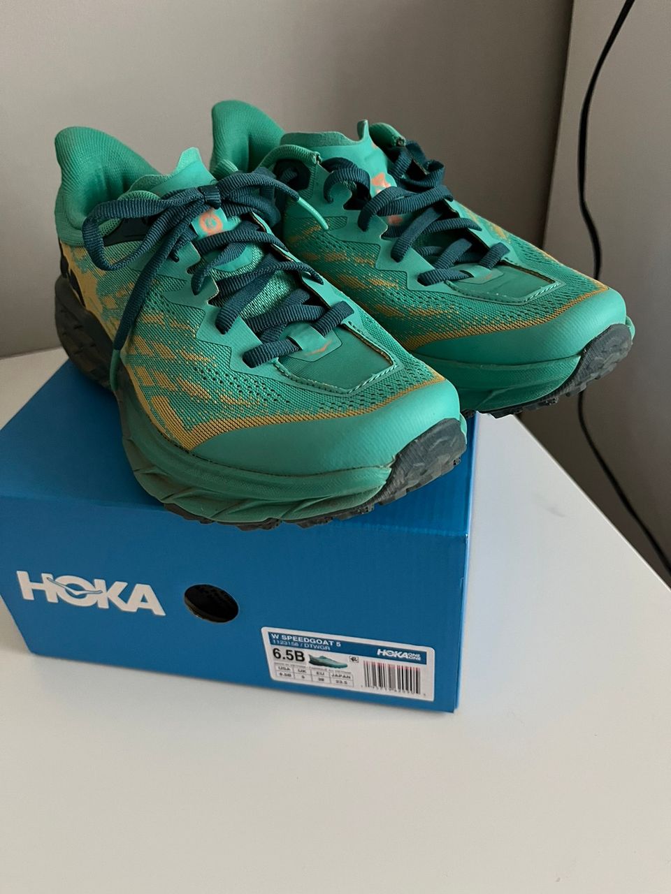 HOKA w speedgoat 5 38