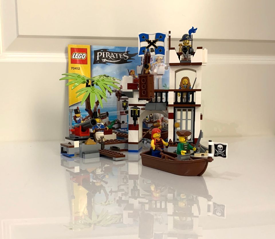 Kolme Lego Pirates settiä