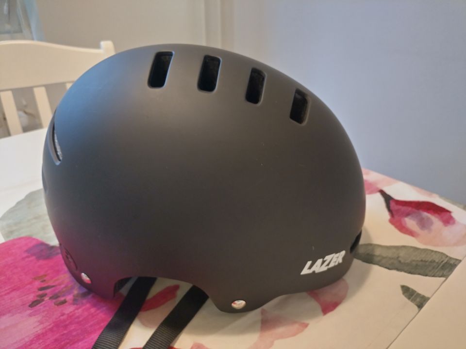 Lazer Armor 2.0 - Size L(55-59) pyöräilykypärä/ Bicycle Helmet