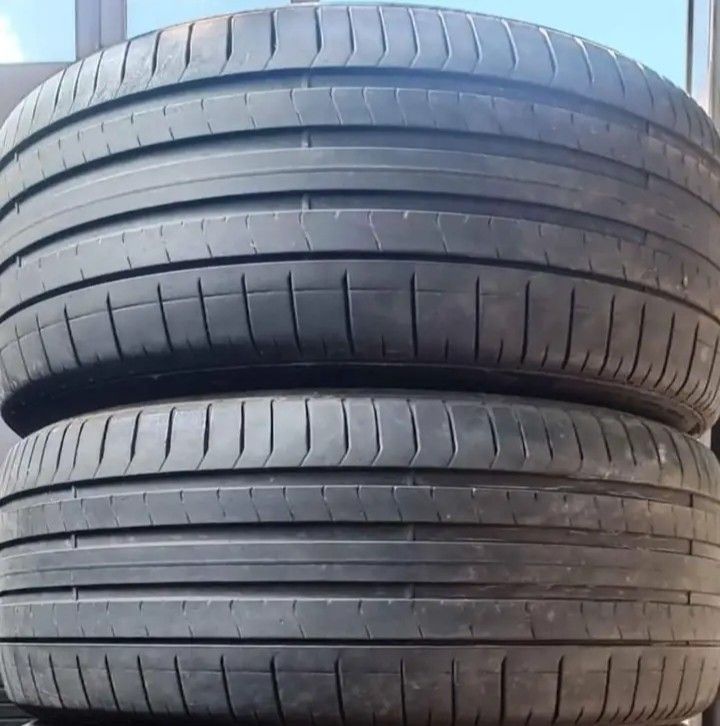 255 40 21 Pirelli 5-6mm.