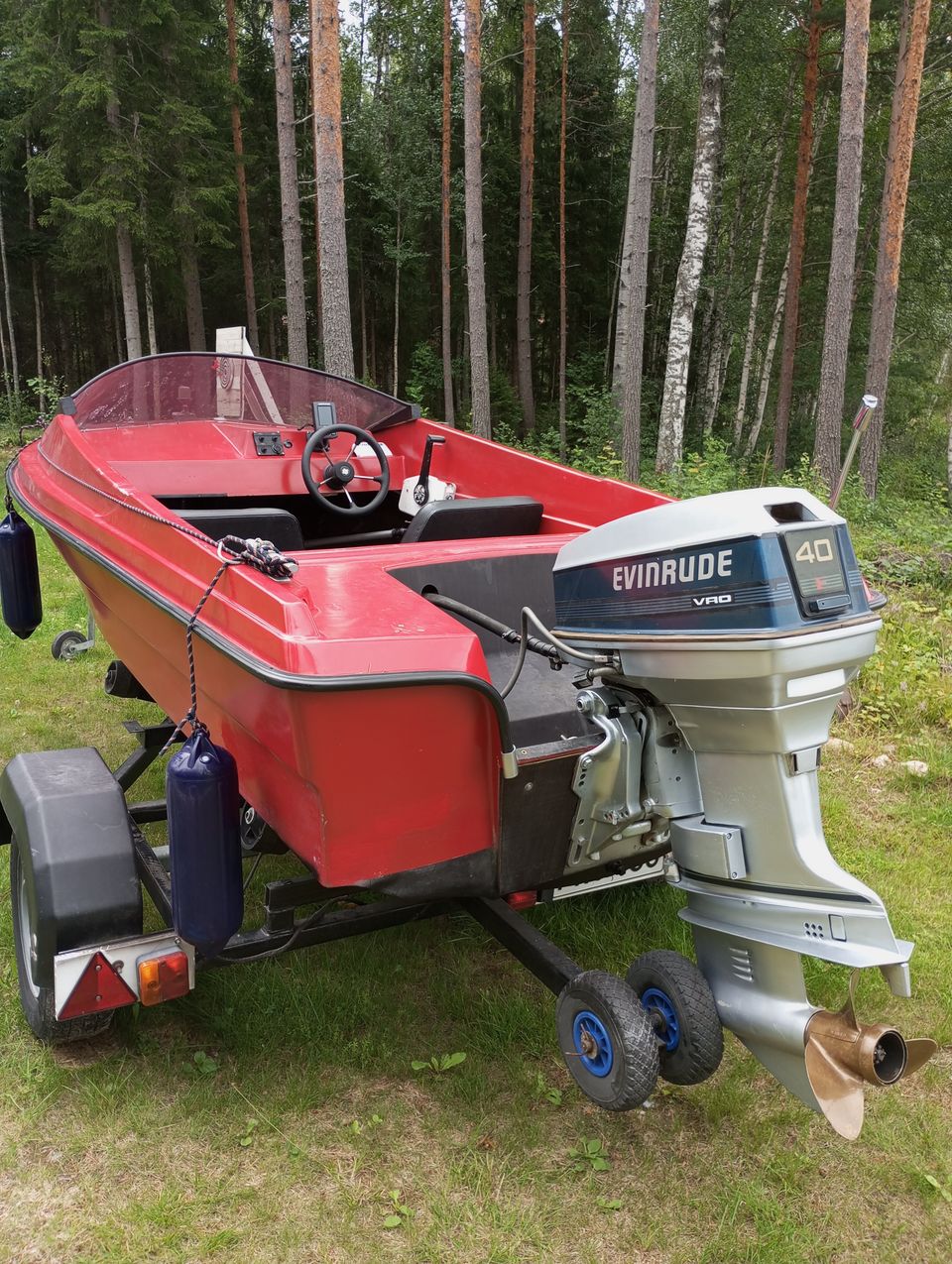 Lohivene,40hp evinrude+traileri