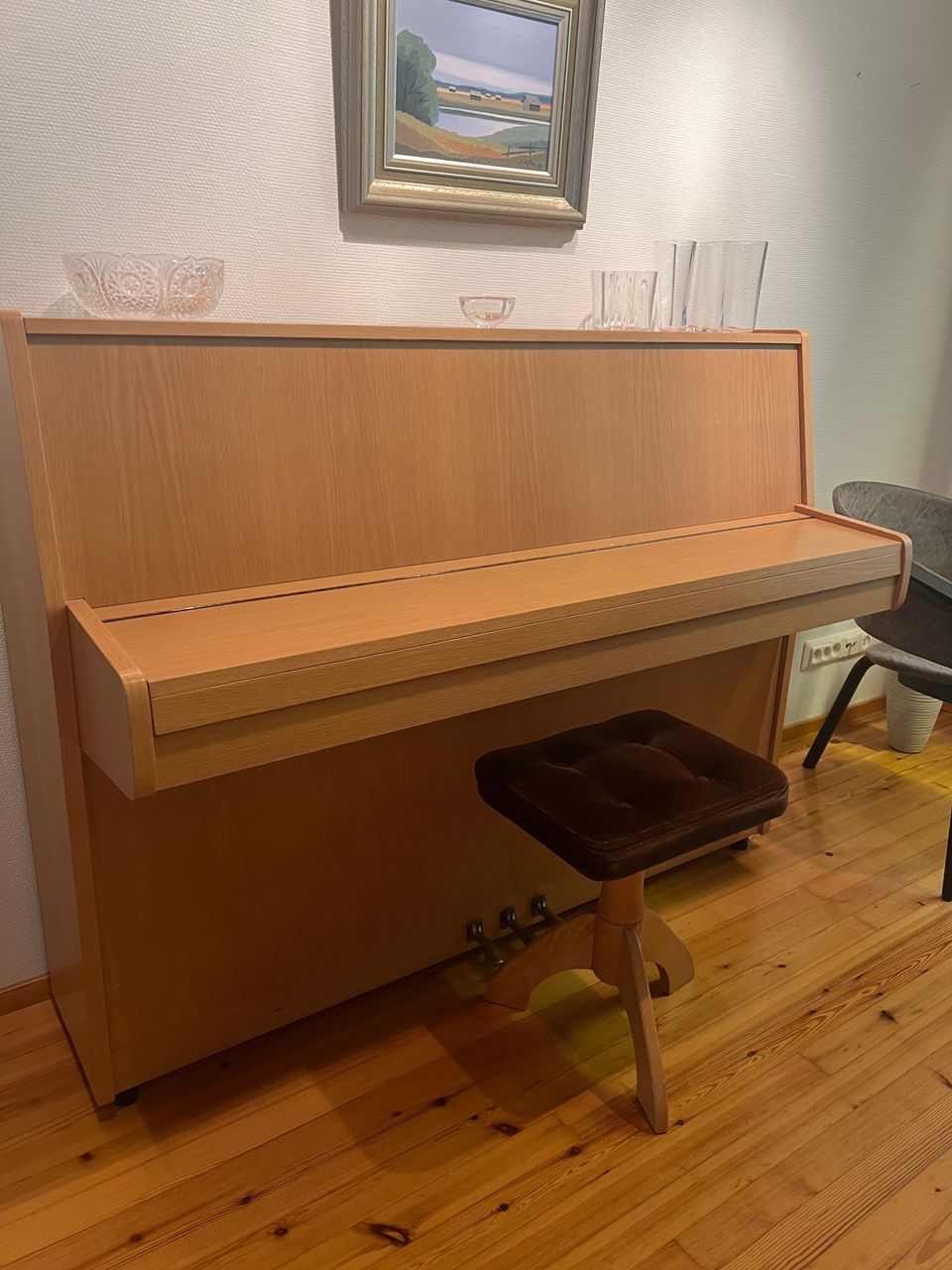 Hyväkuntoinen Hellas piano