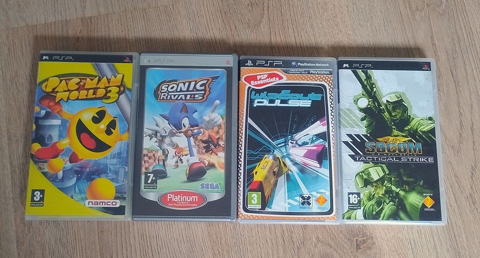 4 PSP peliä, CIB