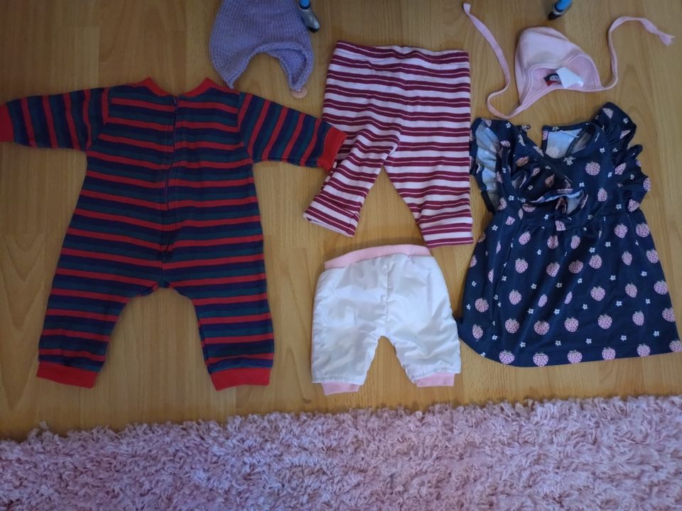 Nukke vauvan vaatteet