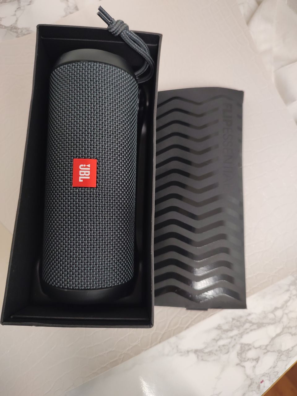 JBL kaiutin