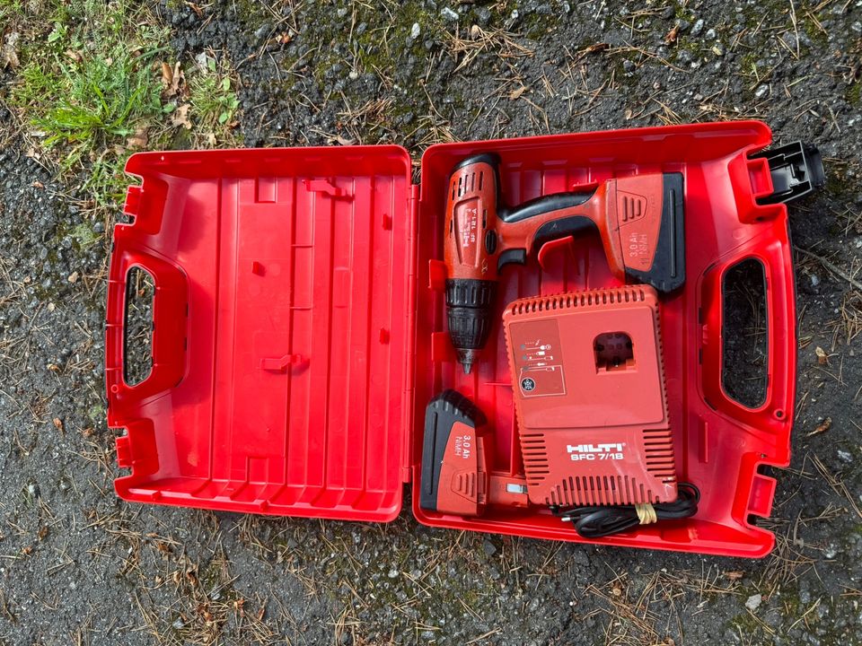 Hilti ruuvinväännin akulla ja laturilla